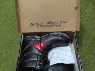 БОТИНКИ НОВЫЕ ИТАЛЬЯНСКИЕ На меху. С железным носком. 43-44 размер.