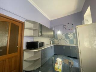 В продаже квартира на ул. Успенской, 13, в исторической части города. 