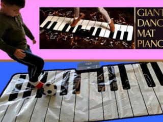 FAO Schwartz Giant Piano Пианино