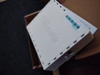 Продам Маршрутизатор Mikrotik RouterBoard hEX (RB750Gr3)