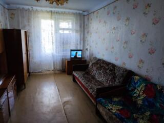 Ленинский, 2-комн. косметич. ремонт. Семейным с детьми не звонить.