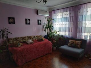 Продам два дома на участке 5 соток. 1-й дом: площадью 90 м.кв. 4 ...