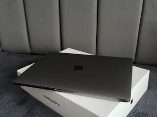 Продам MacBook Pro с Touch Bar