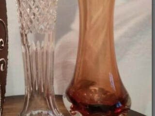 Вазы: хрусталь, стекло. Фигурка оленёнка. Декоративные песочные часы.