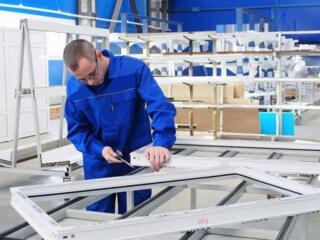 Сборщик конструкций из ПВХ Asamblor-montator constructii din PVC