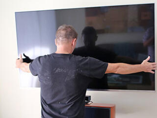 Монтаж и установка телевизоров на стене. Montare suport pentru tv.