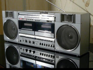 Куплю разные аудиомагнитофоны 80-х годов и бобинные. И разное другое.