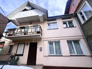 Se dă în chirie apartament la sol în 2 nivele, amplasat pe str. A. ...