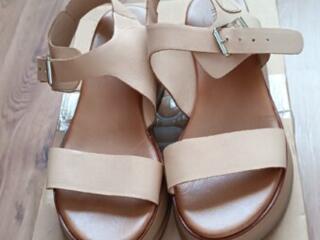 Женская обувь