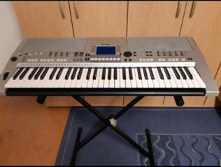 Продам Yamaha PSR S 550