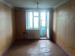 Продам комнату в общежитии с балконом 2/5 Центр г. Бендер.