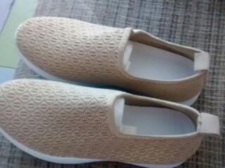 Продам новые туфли -слипоны тканевые.