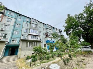 Se oferă spre vânzare apartament cu 3 odăi separate, amplasat în sat. 