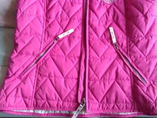 Продам безрукавки разные 150 р. футболки - 50 руб.