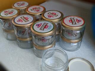 Стеклобанки для консервации, чистые, без этикеток.