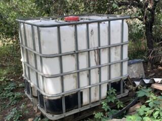 Продам бочку куб на 1 тонну