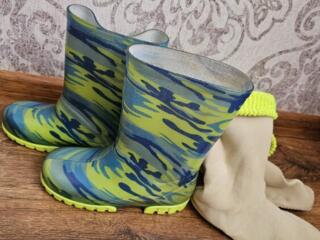 Резиновые сапожки.