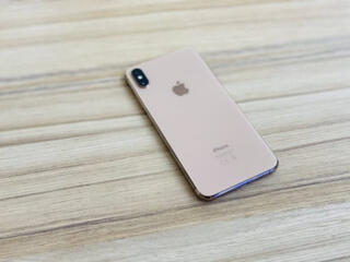 Продам IPhone XS Gold