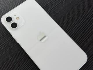 Iphone 12 на 128 Гб. Состояние на 9 из 10. Батарея 82%