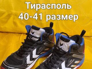 Кроссовки Hummel 40-41раз, Asics 38 размер.