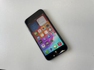 iPhone SE 2020 64 GB в отличном состоянии!