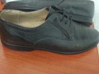 Мужские туфли и шлепанцы