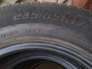 Продам резину 235/65R17