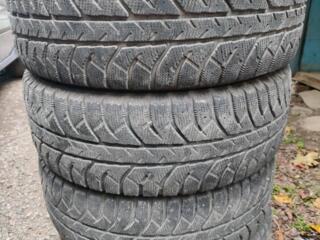 Продам комплект зимней резины 205/65 R15