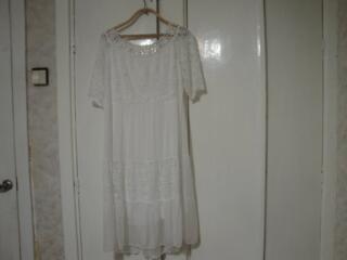 Продам б/у платья, длинную дублёнку, куртку, пальто, плащ.