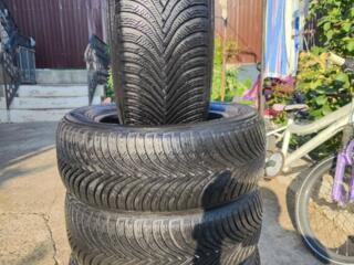 Продам комплект зимней резины 225/50 R16