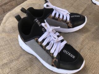 Кроссовки Guess.
