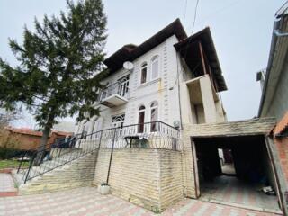 Casă cu 2 Nivele în zonă ecologică, 220m. p+ 4,6 ari. Sec. Posta Veche