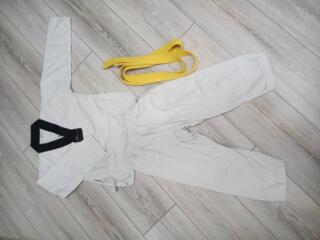 Продам кимоно. 100....110 см... Торг. Подходит для дзюдо и теквандо.