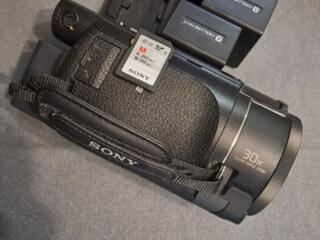 Продам видеокамеру Sony-FDR AX53