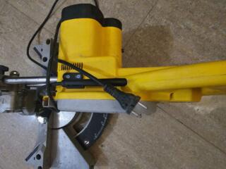 Ferestrau electric Dewalt original.