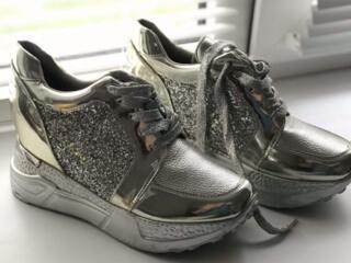 Туфли, ботильоны.