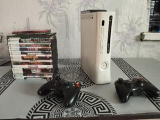 Xbox 360 в полном комплекте + два джойстика + 50 дисков