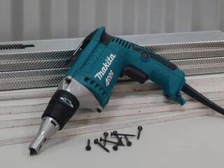 Сетевой шуруповерт оригинальный Makita FS4000, мощность 570 ватт