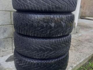 Продам комплект зимней резины 215/65 R16