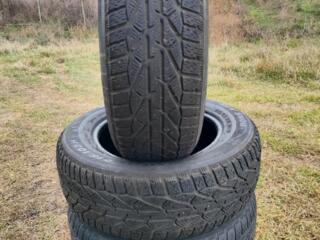 Продам комплект зимней резины 215/65 R16