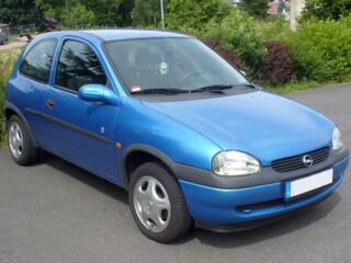 В разборе трёхдверный Opel corsa b 1.0 12v 1999г т