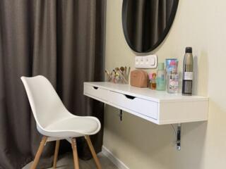 Гримерный/туалетный/для макияжа столик от производителя.