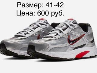 Продам оригинальные кроссовки NIKE