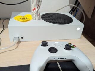 Продам Xbox Series S 512 GB