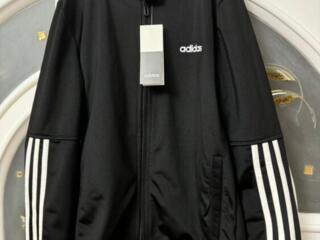 Costum sportiv Adidas, din Anglia, pentru fete