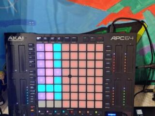 MIDI-контроллер AKAI APC64