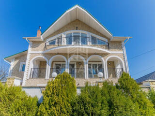 Se vinde casă în  or. Codru, str. Costiujeni! Casa este amenajată în .