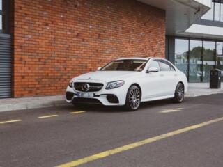 Chirie/Прокат Mercedes AMG E63 alb - 23 €/ora & 125 €/zi