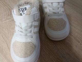 Детские кроссовки