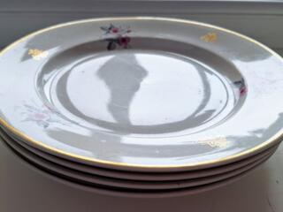 Бокалы для вина, стопки, набор тарелок